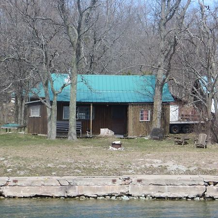 Lake Wolsey Cabins Hotell Gore Bay Exteriör bild