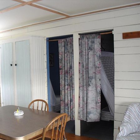 Lake Wolsey Cabins Hotell Gore Bay Exteriör bild
