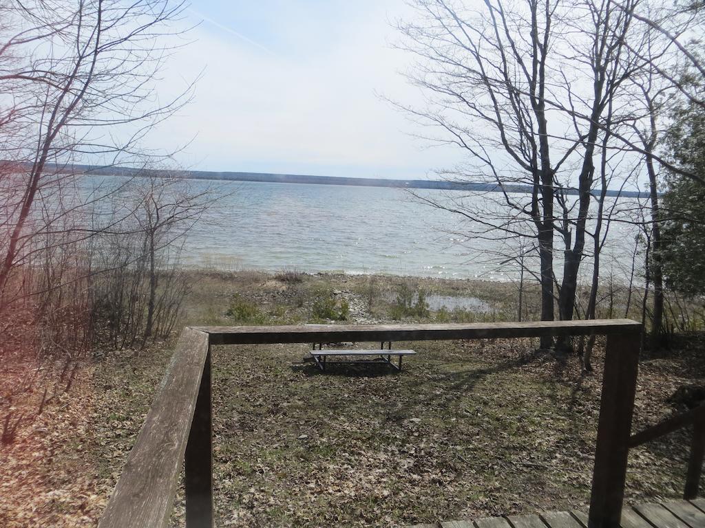 Lake Wolsey Cabins Hotell Gore Bay Exteriör bild