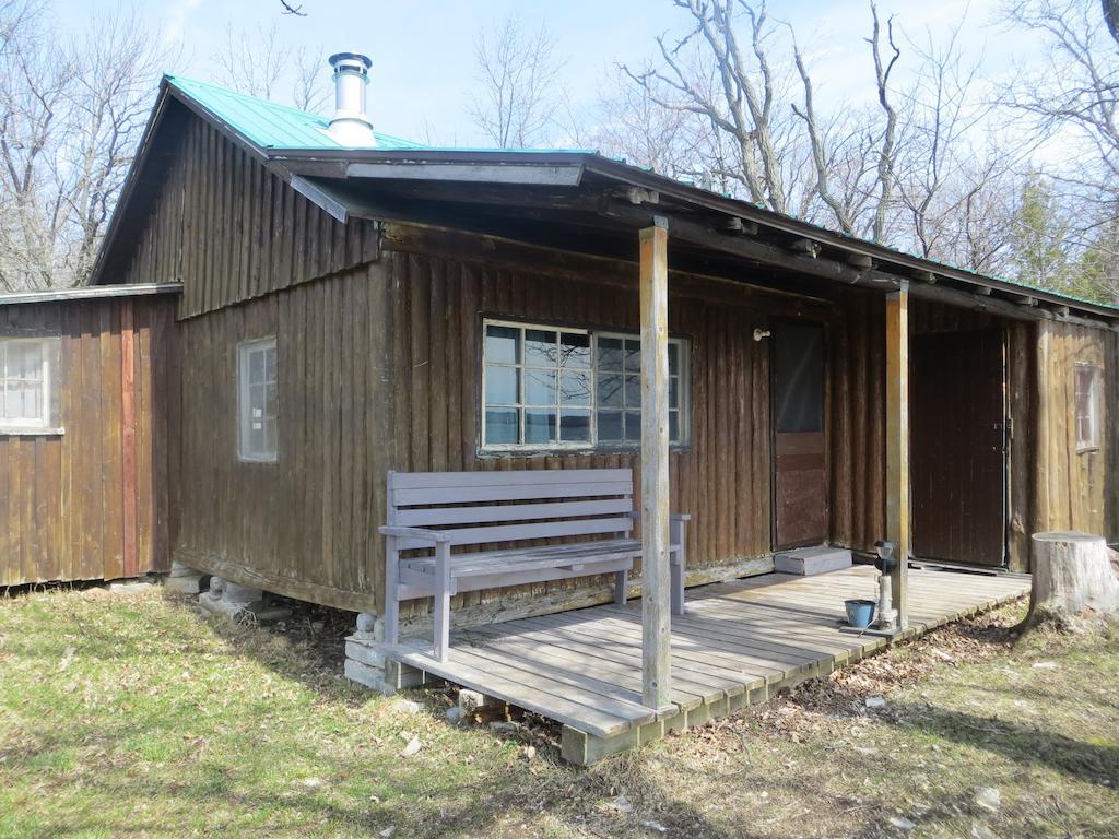 Lake Wolsey Cabins Hotell Gore Bay Exteriör bild